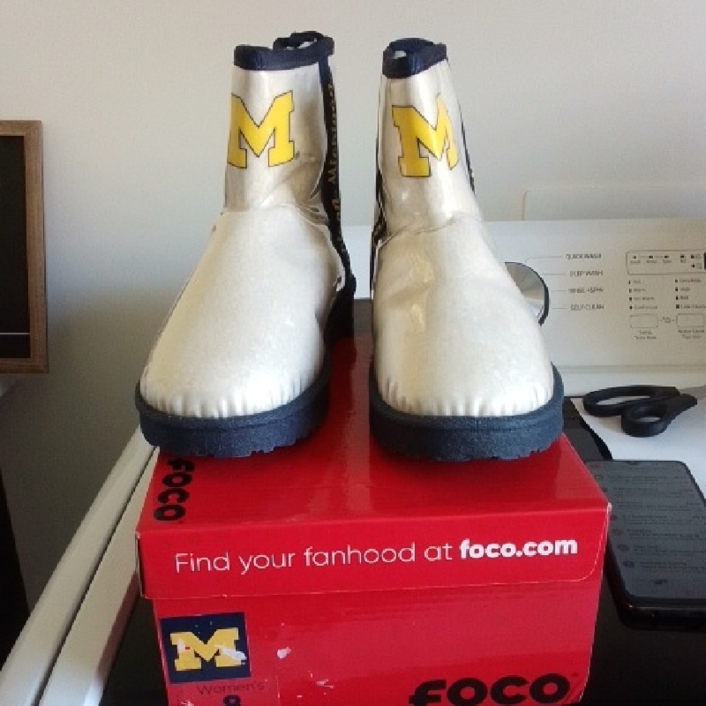 NWOT NIB FOCO Michigan State Women's Sherpa Booties